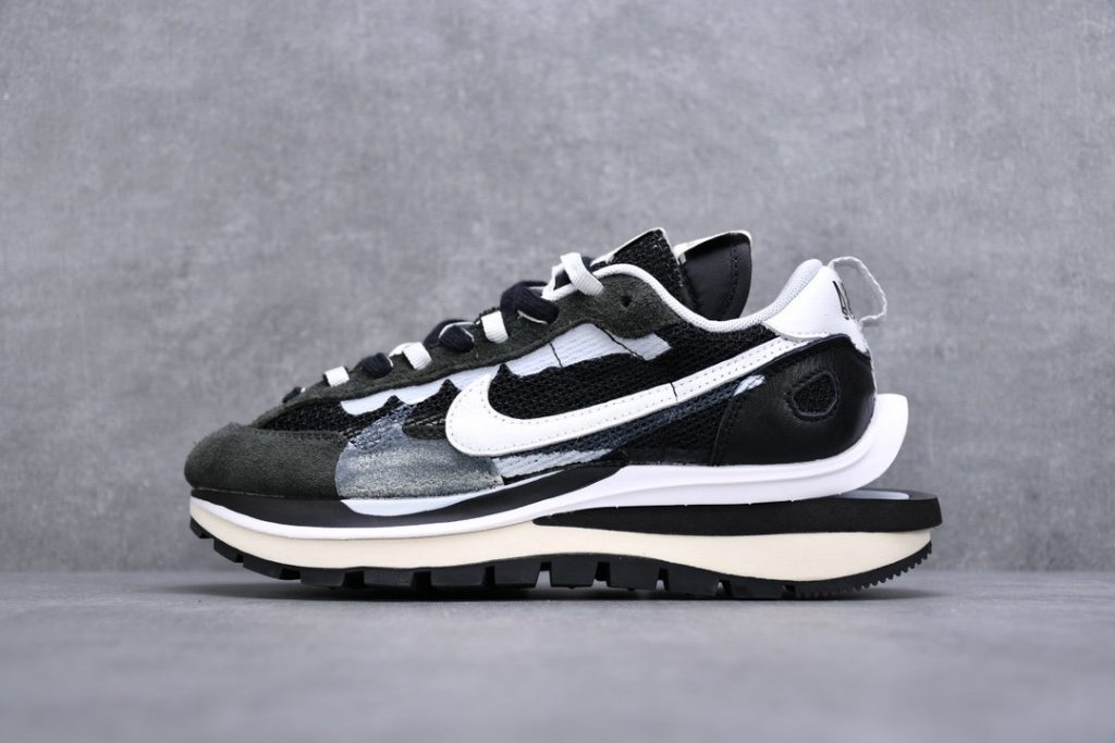 nike vaporwaffle sacai black white stores