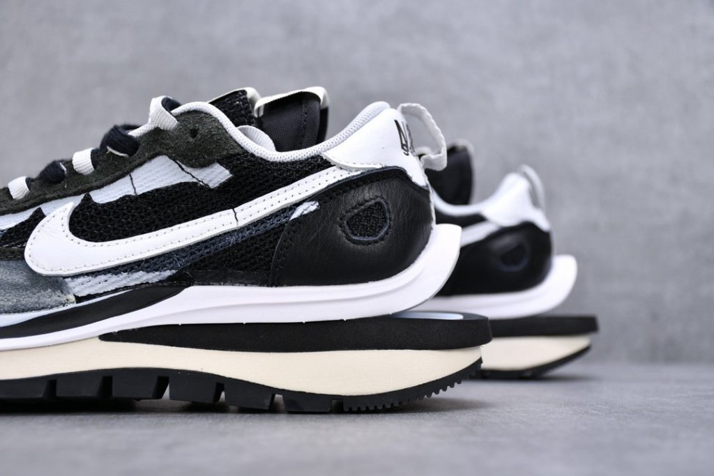 nike vaporwaffle sacai black white stores