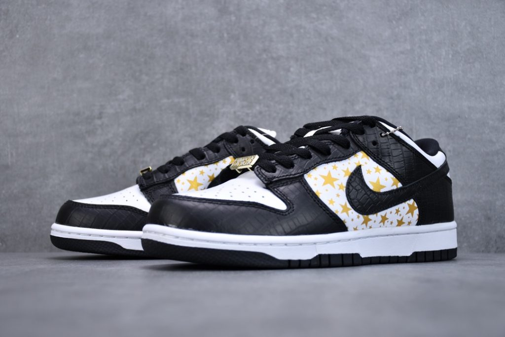 2021 supreme dunks